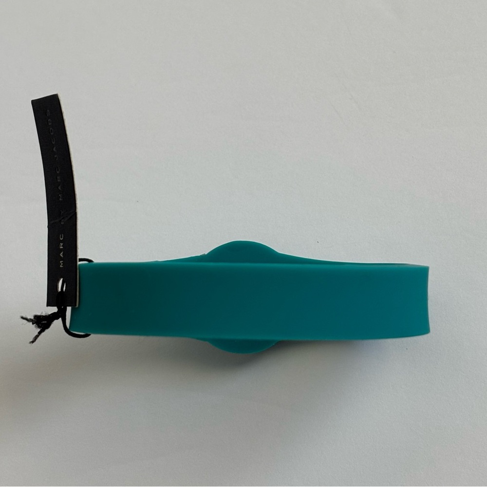 Marc By Marc Jacobs Wintergreen Turnlock Silicone Rubber Bracelet NWT - Picture 5 of 10